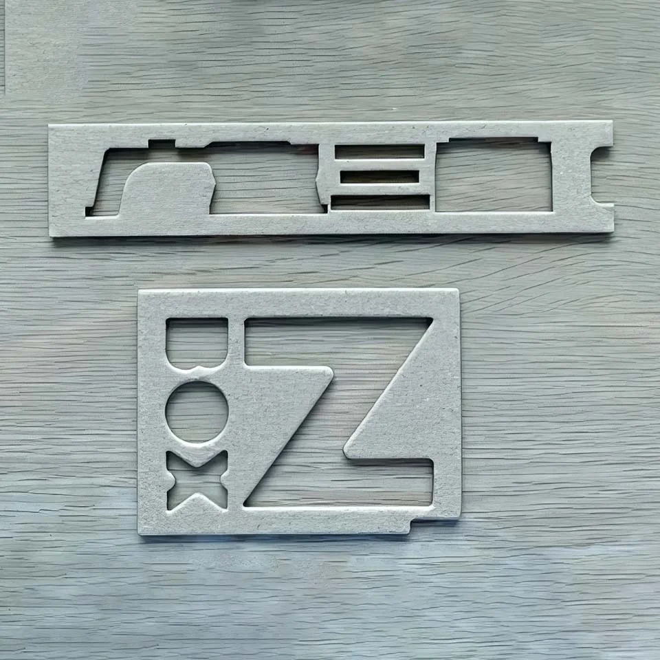 Signage positioning sponge positioning cardboard